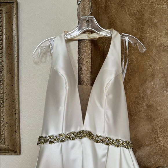 White across the neck, open back dress with slit. Used only 1 time. - Picture 4 of 6